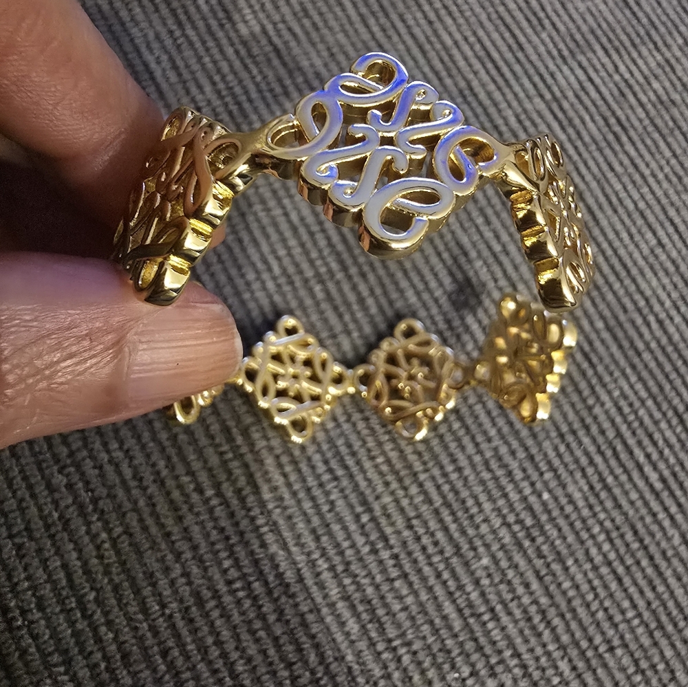 Loewe Gold Bracelet - Picture 14 of 16
